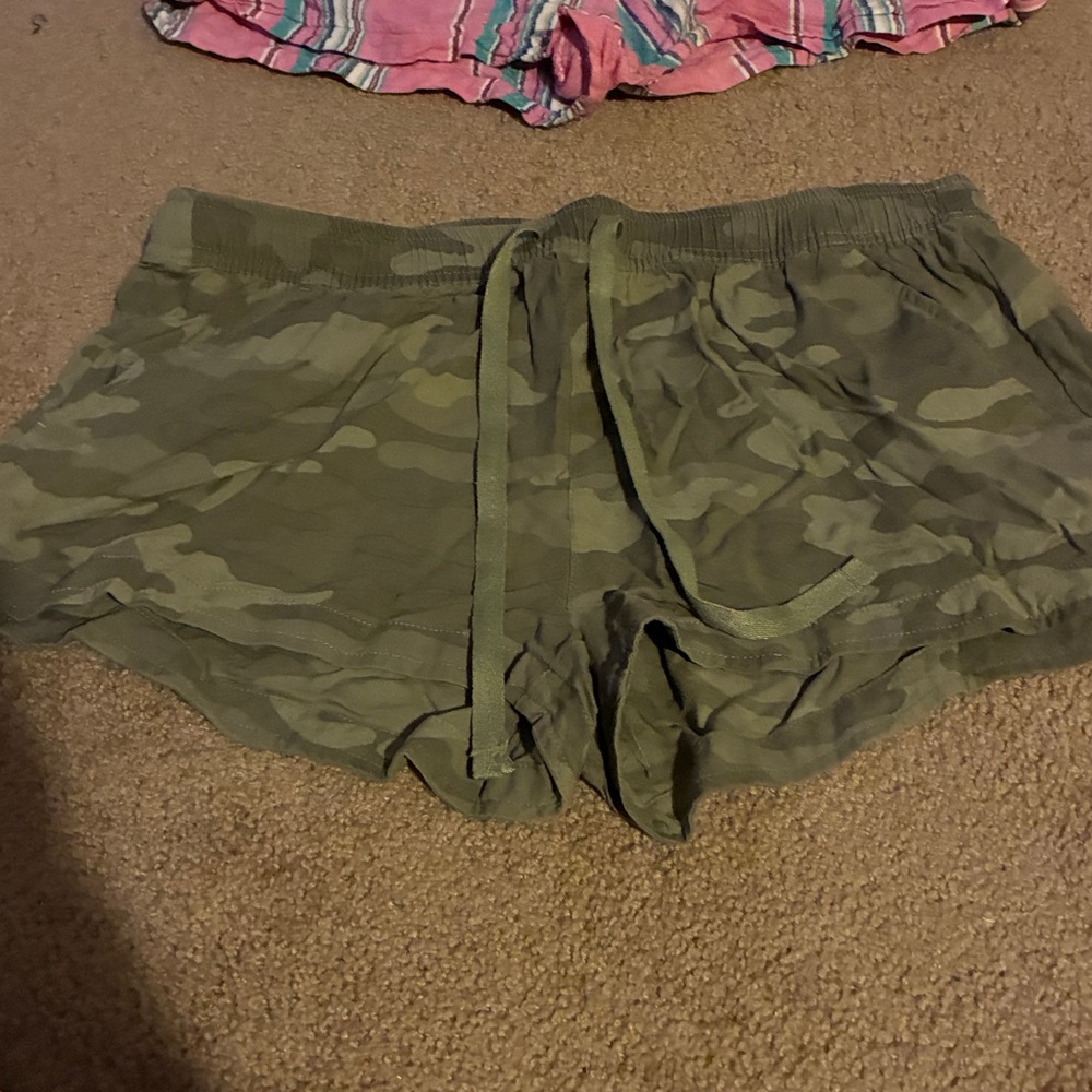 Floral Yellow, Camo Green, and Striped Pink Juniors Shorts size large - Picture 3 of 7